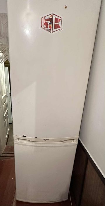 Vând friger Whirlpool