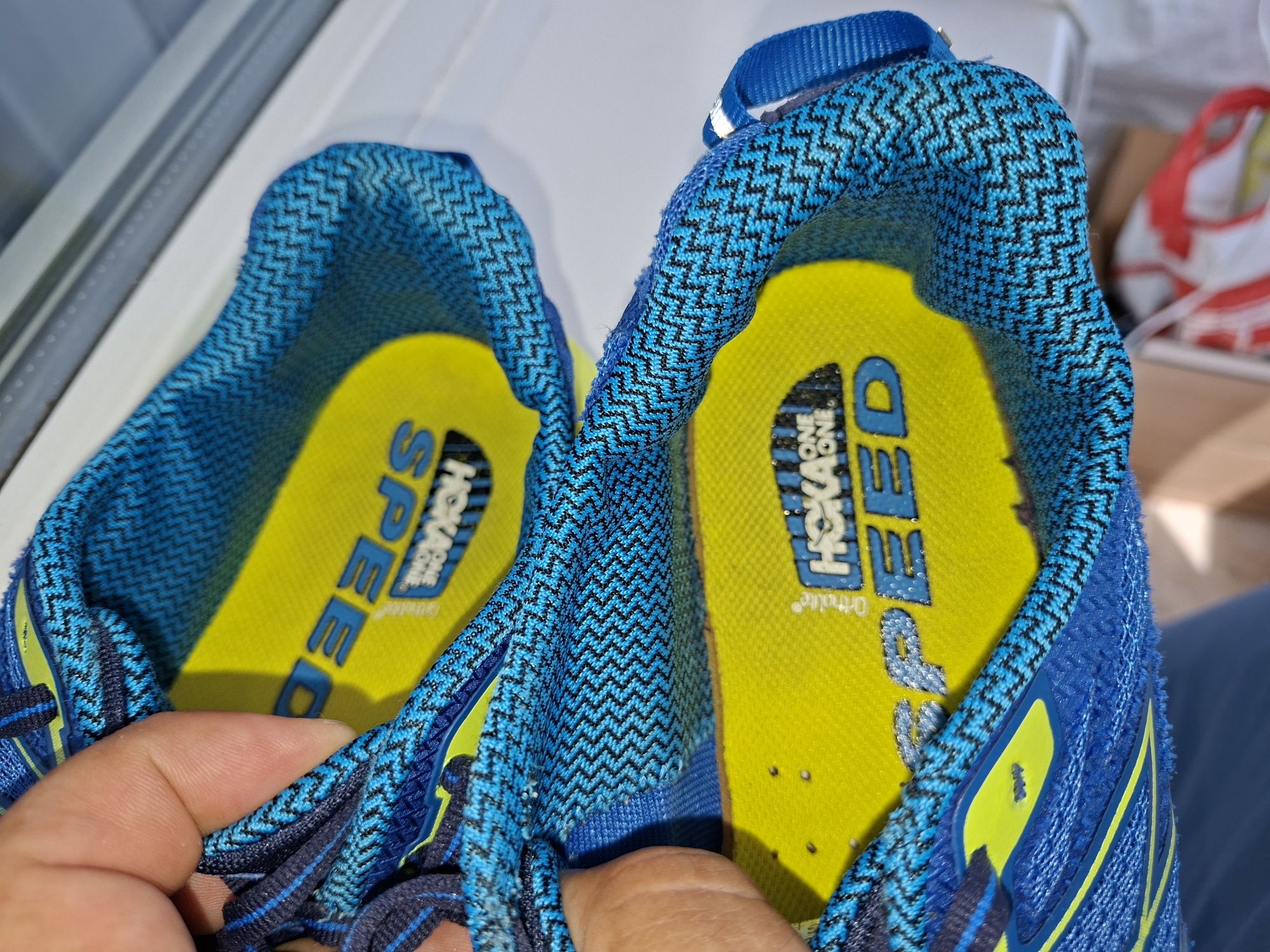 Vând pantofi sport Hoka originali nr 42