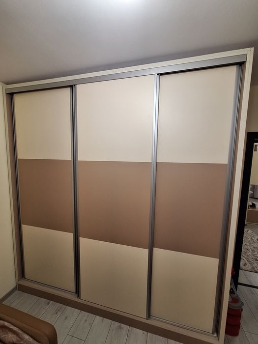 Dulap cu usi culisante