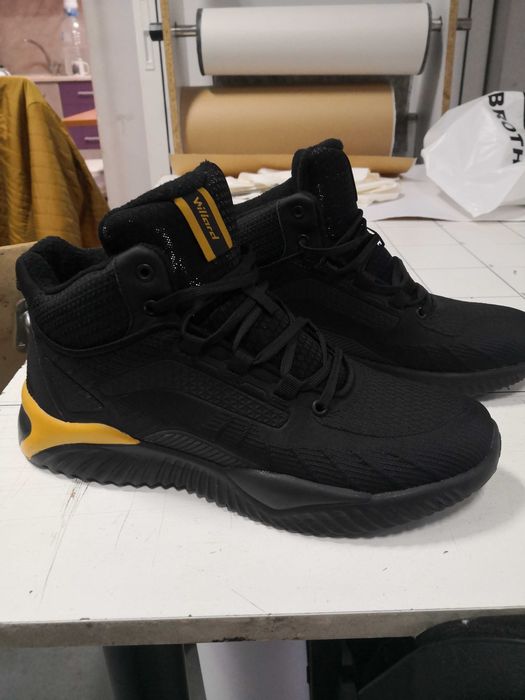 Willard, зимни кецове,черни с жълто.