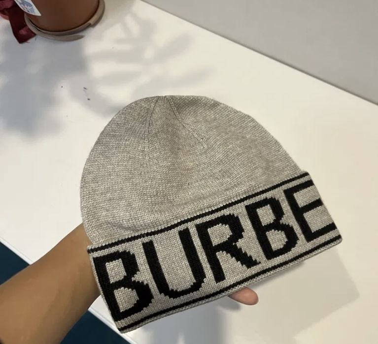 Шапки Burbuerry.