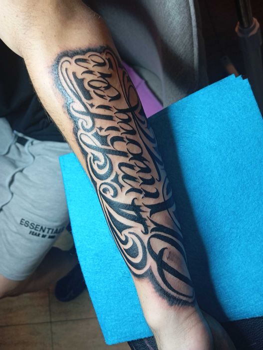 Tatuaje artistice în Cartierul Latin (Prel. Ghencea) la preț de ofertă