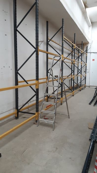 Vând rafturi metalice profesionale reglabile la super preț lichidare s