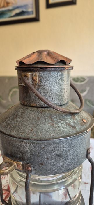 Стар корабен фенер.