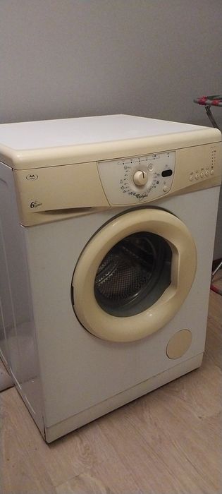 Стиральная машина Whirlpool, в хорошем, рабочем состоянии