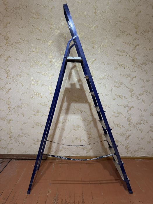 Стремянка аллюминиевая.