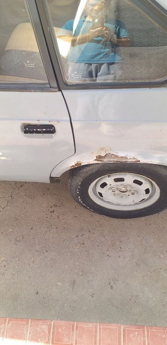 Maskvich 2141 sotiladi benzinda yurishi yumshoq motor qilingan