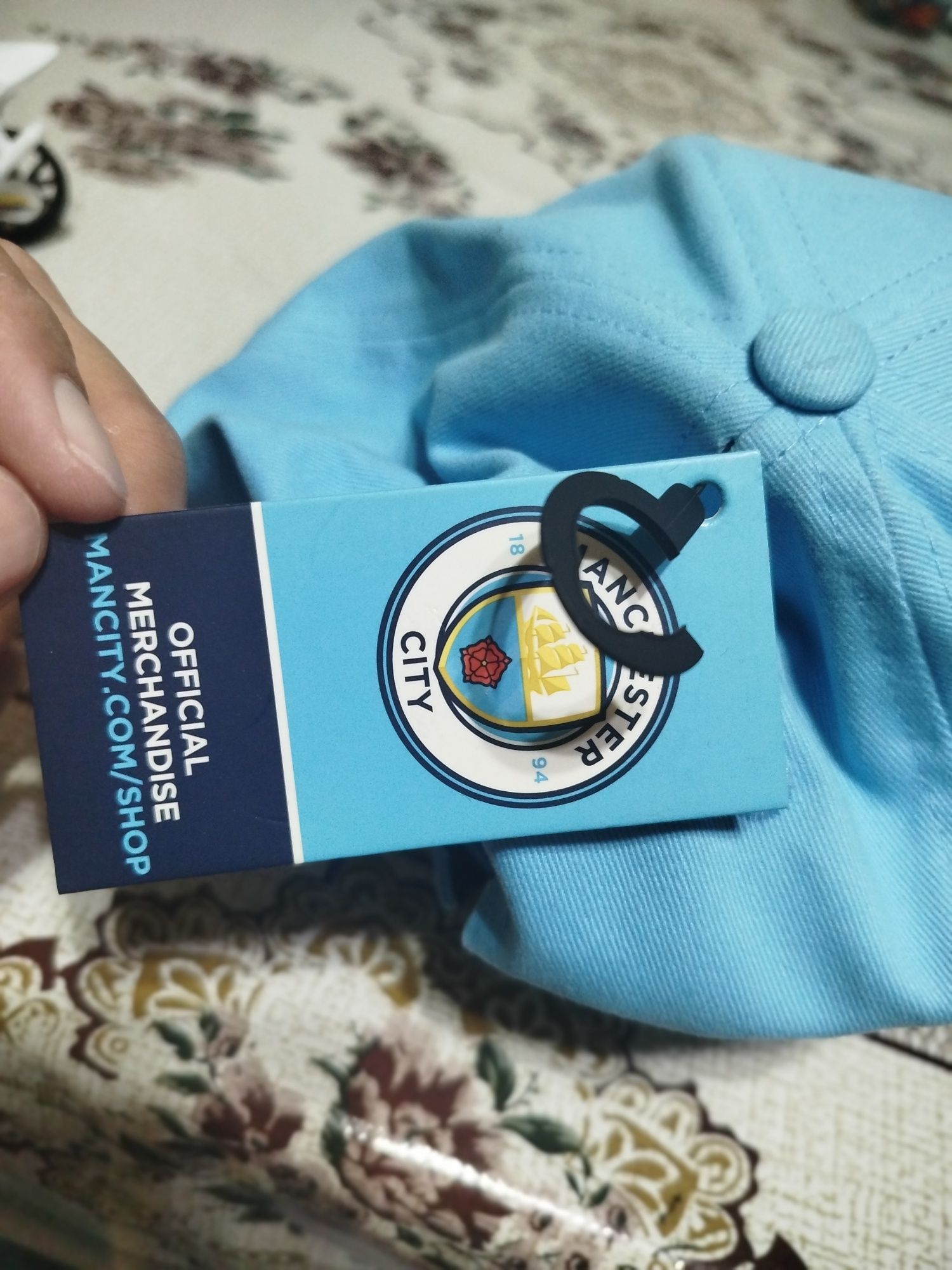 Продаются бейсболки Manchester city. Barcelona. Оригинал