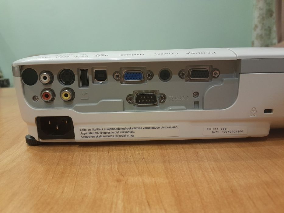Epson EPSON EB-X11 LCD проэктор. Модель  H435B