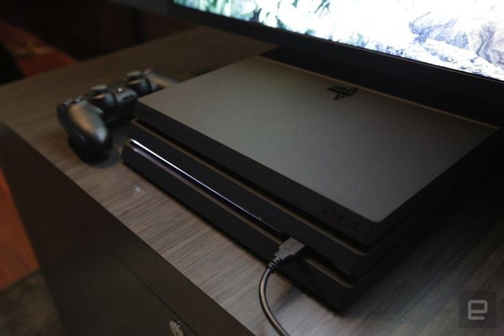 PlayStation 4pro в хорошем состояние и с играми и с 2 Джойстиками