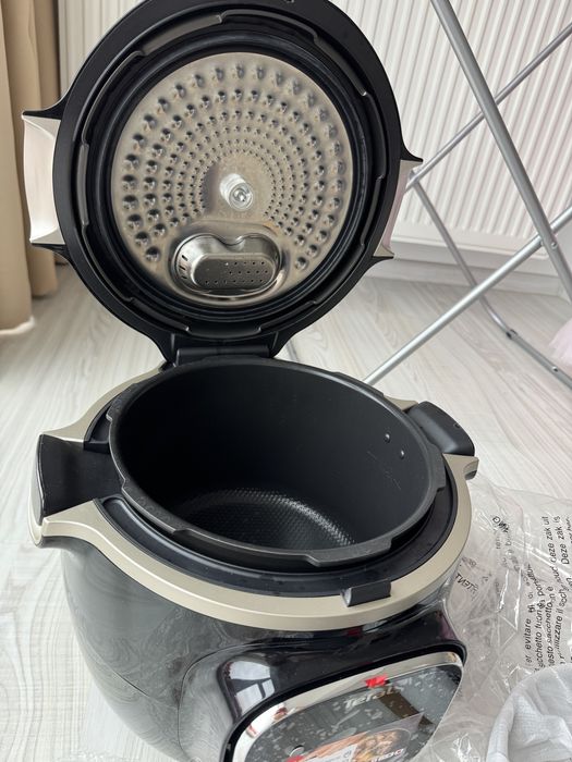 Multicooker inteligent cu gatire sub presiune Tefal Cook4me Touch