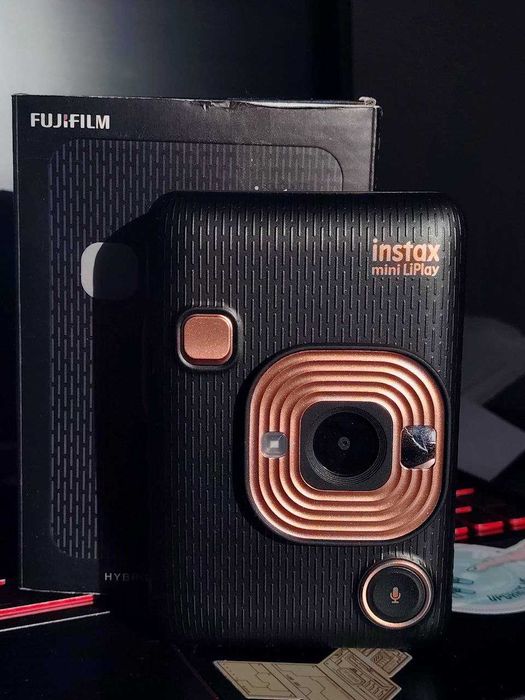 Фотоаппарат FUJIFILM INSTAX MINI LIPLAY (Elegant Black / Stone White)