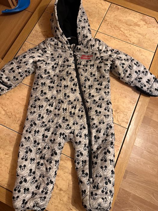 Vând combinezon , vestă si pantofi copii