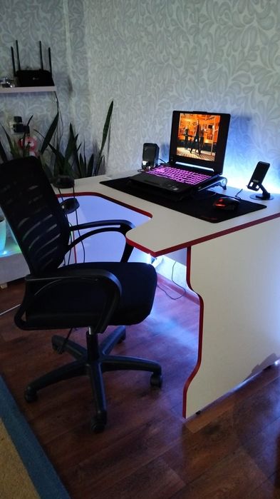 Стол компьютерный