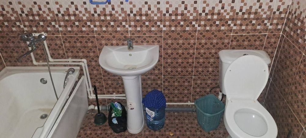 7-мкр.да жойлашган 3 хонали квартира ижарага берилади