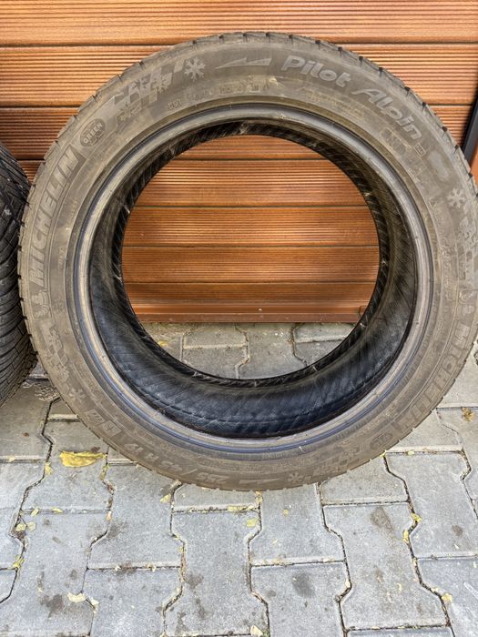 Продавам гуми зимни Мишелин Пилот Алпин 255/45/19