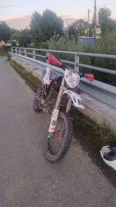Vând cross 250 Husqvarna