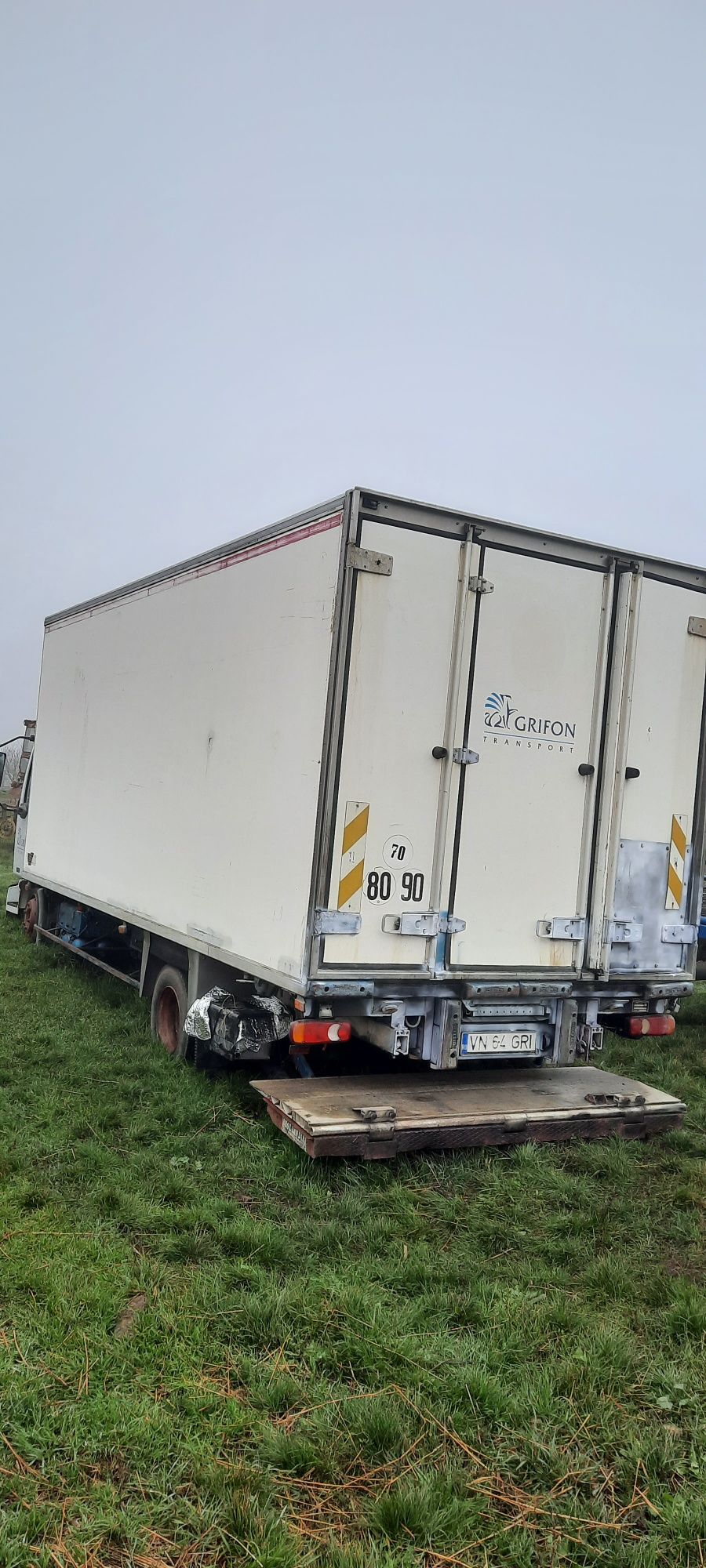 Renault Midulm* frigorific Carrier 10 tone,cu lift.