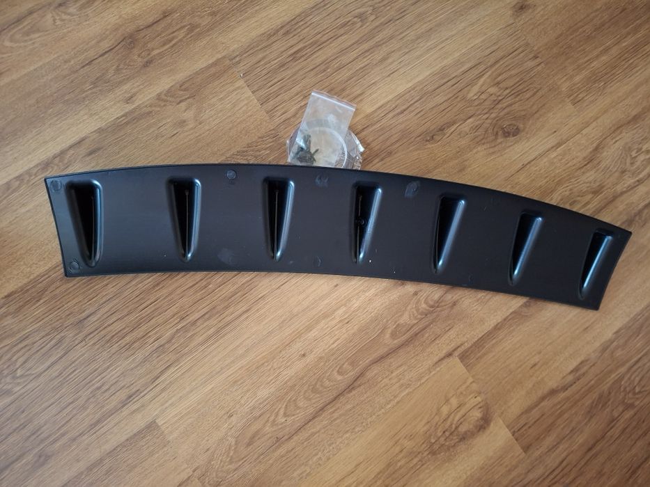 Продавам спойлер за BMW e90 чисто нов.