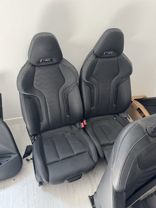 Bmw g82 m4 g22 комплект седалки като нови