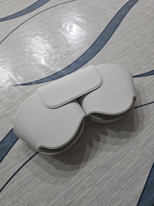 Продам кейс для Airpods Pro Max, белого цвета