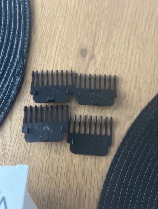 Trimmer , auriu sau negru