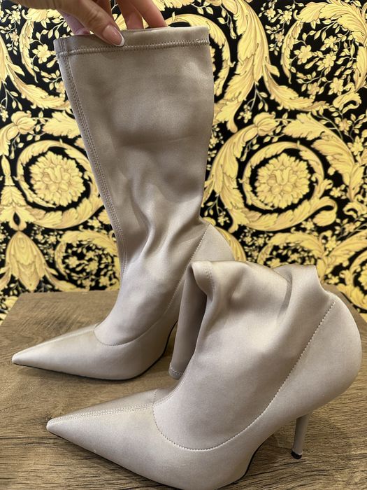 Дамски обувки с ток и кецове