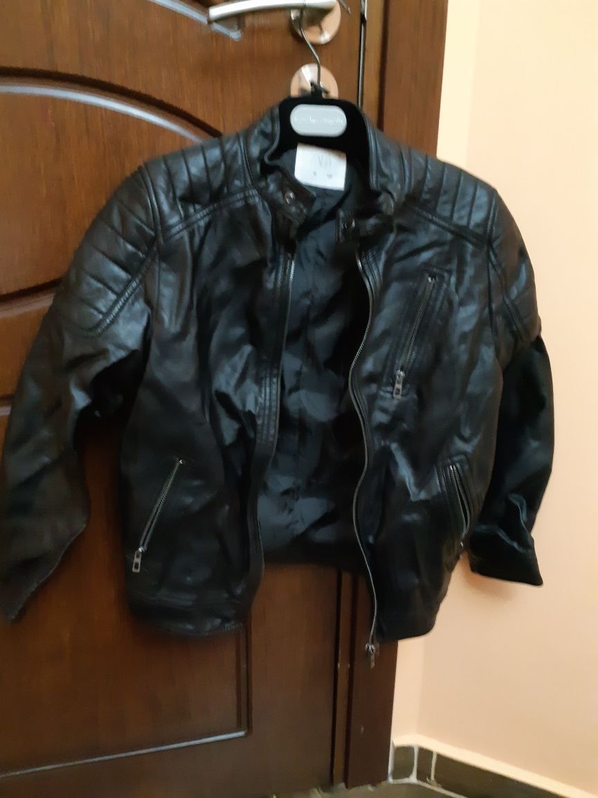 Кожено яке на Zara.