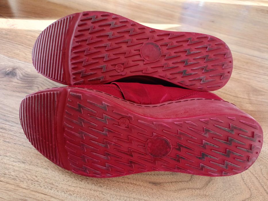 Обувки със "сатен" ефект 39 номер