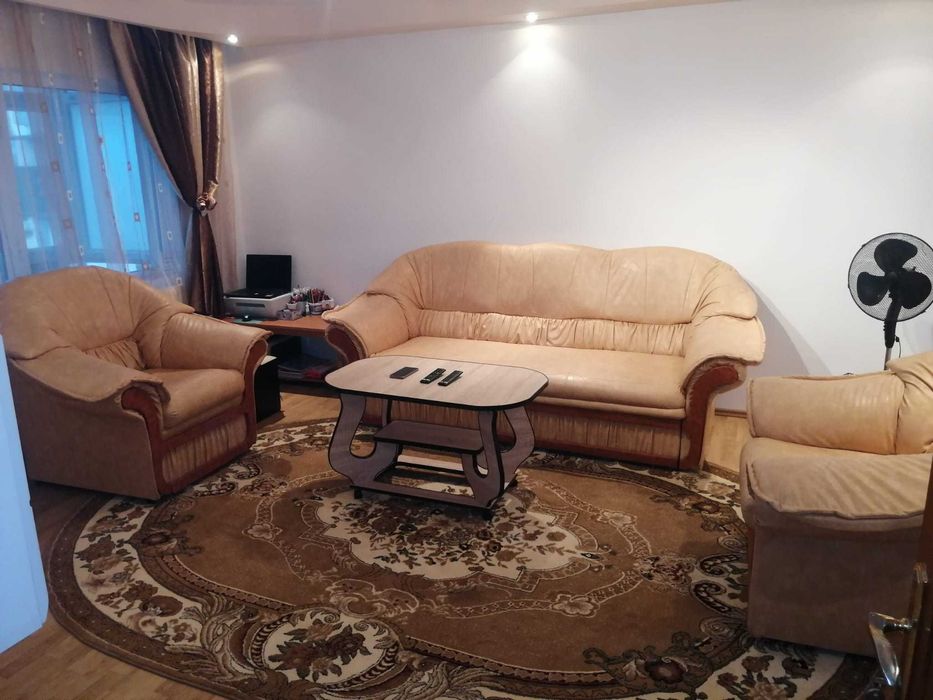 Inchiriere apartament 3 camere 2 bai decomandat