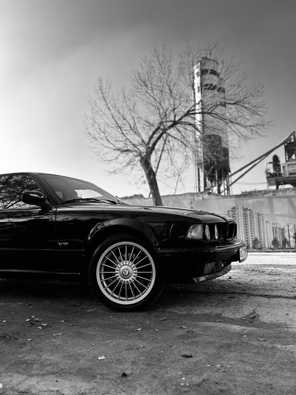 Уникальный BMW E32 V12 в отличном состоянии