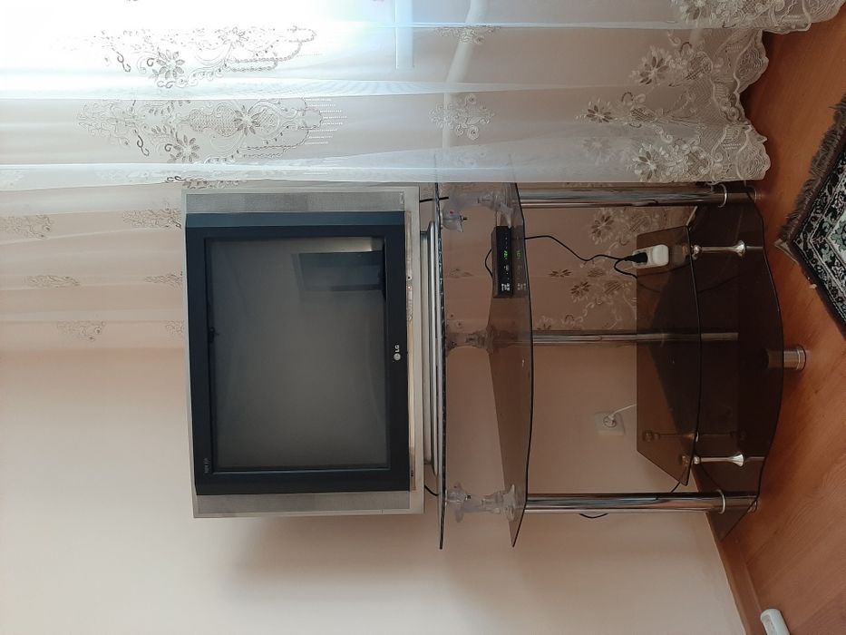Продам телевизор с подставкой
