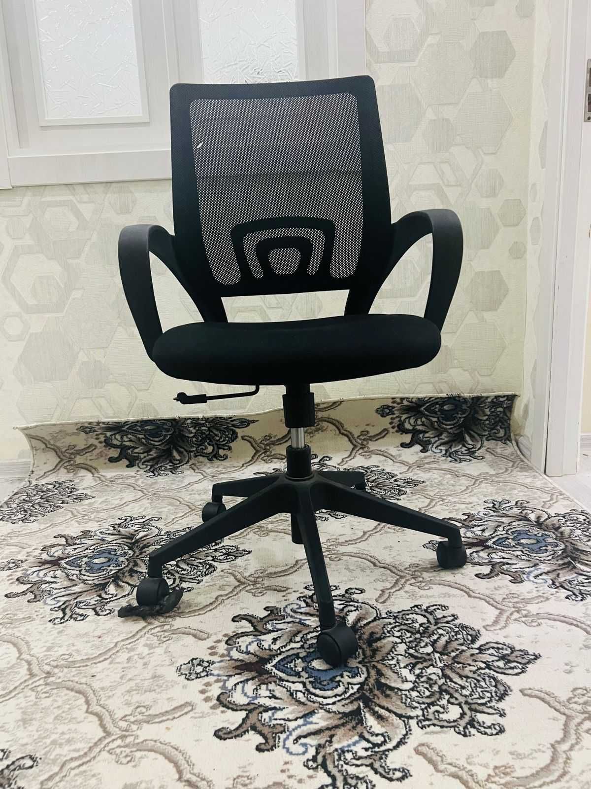продается рабочий стол и стул