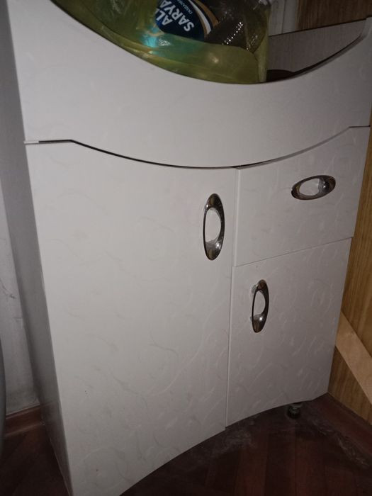 Продам б/у шкаф с раковиной в ванную