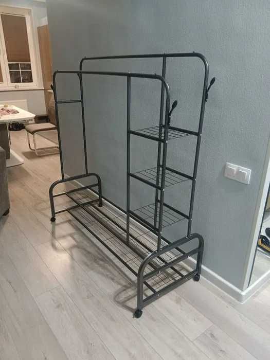Напольные вешалки на колёсиках