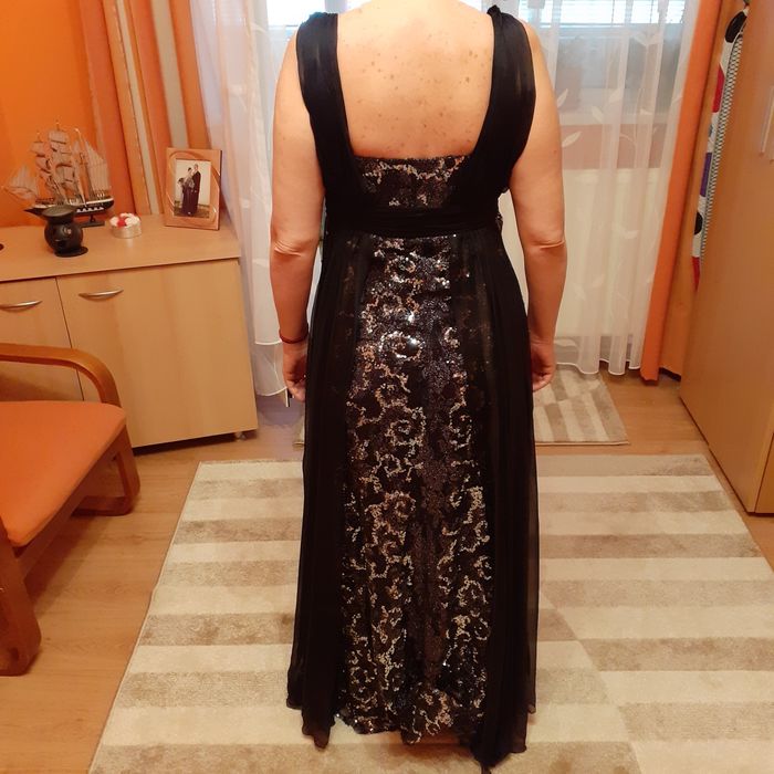 Rochiță mr 38 din dantelă cu paiete