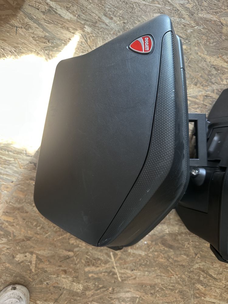 Куфари за Ducati Multistrada станични