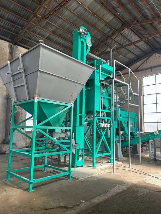 Услуга чупене на бадеми