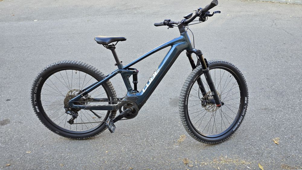 Bicicleta Cube 120 stereo electrica smart 750wh