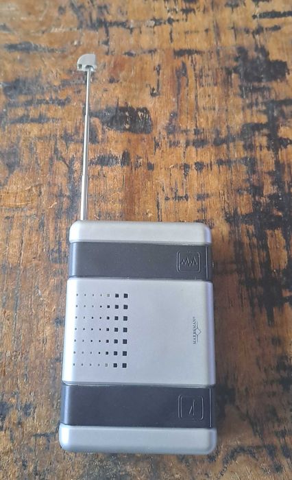 радио транзистор FM/AM Марксман Marksman сребърно с антена