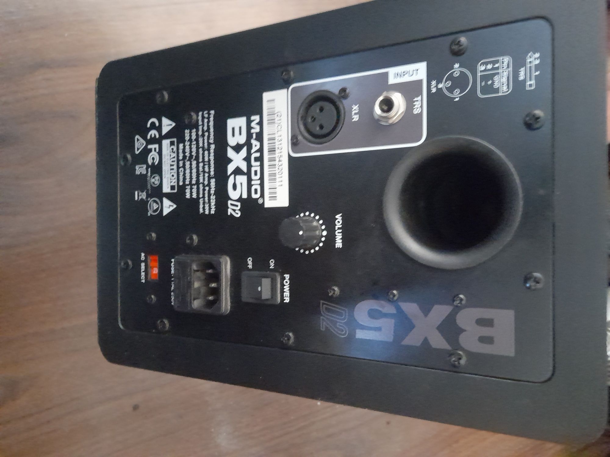 M-AUDIO BX5d2  bi-amplified studio monitor