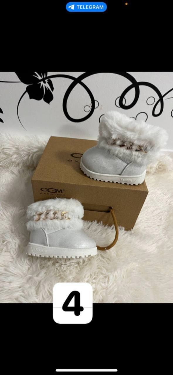 UGG uri fetițe la oferta