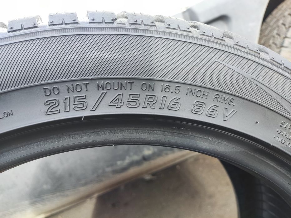 2бр. зимни гуми 215/45/16 Falken Euro Winter 
7mm
Много добро състояни