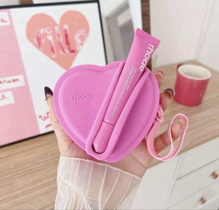 Rhode LipGloss cu Accesoriu de silicon