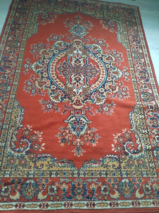 Продам ковёр 2.5на1, 5