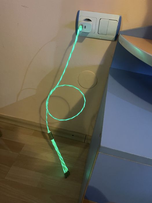 Incarcator 3 capeti, led uri