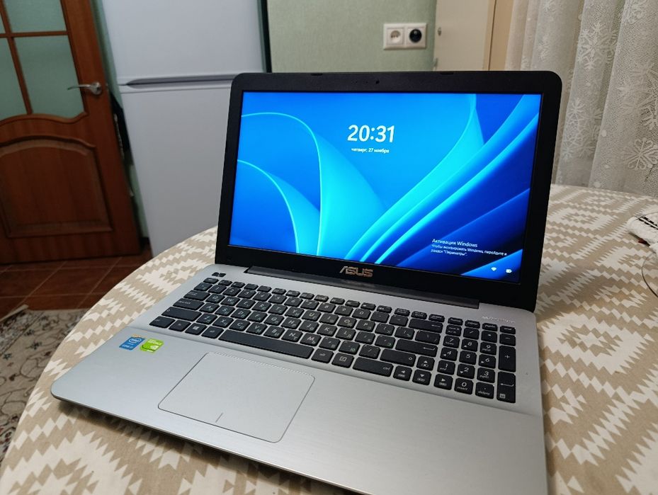 Ноутбук asus в хорошем состоянии