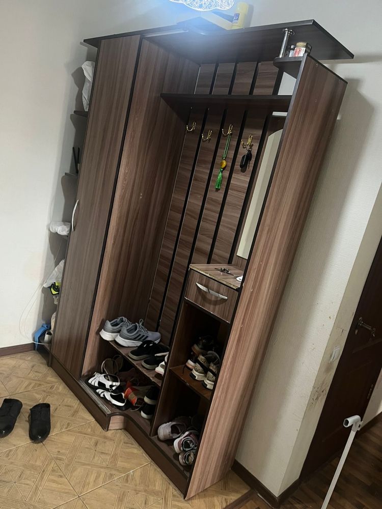 Продам шкаф в прихожую