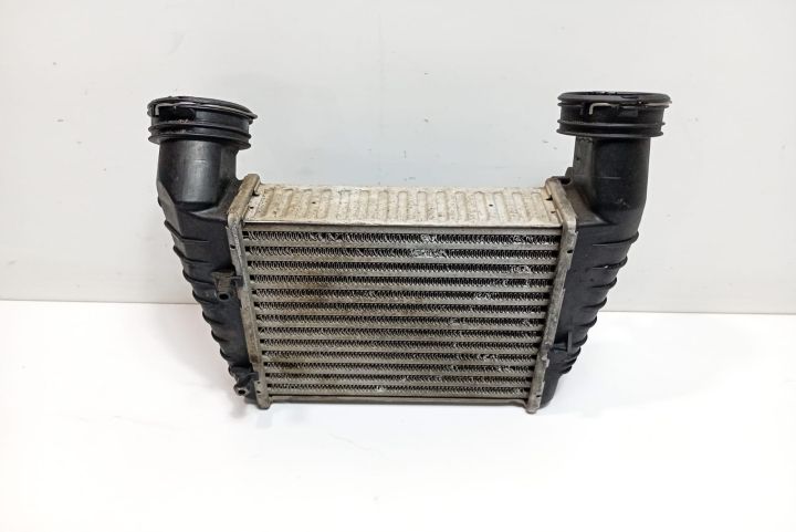 Radiator Intercooler  8D0145805 Skoda Superb prima generatie