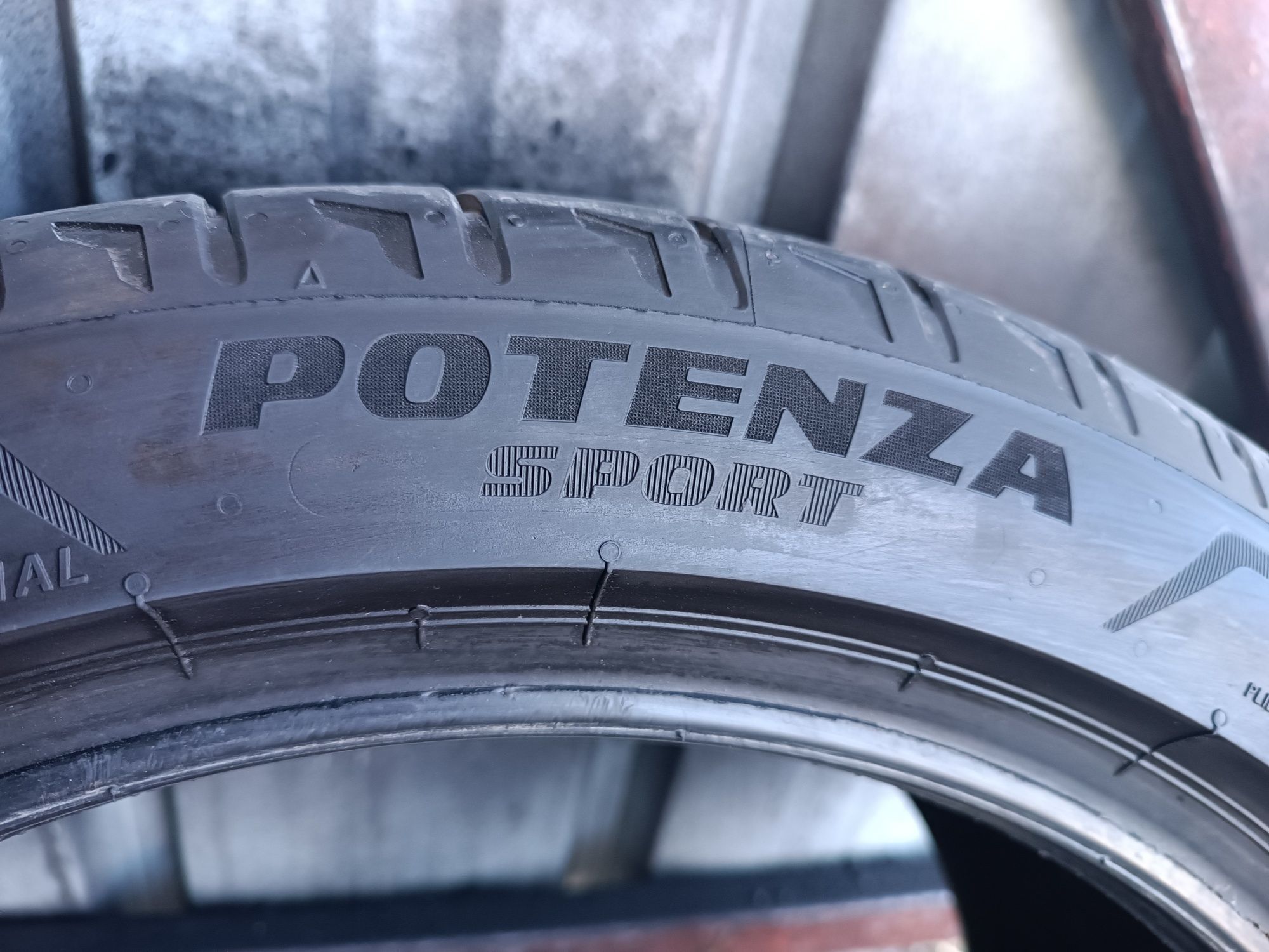 245/40/17 Bridgestone Дот 1223